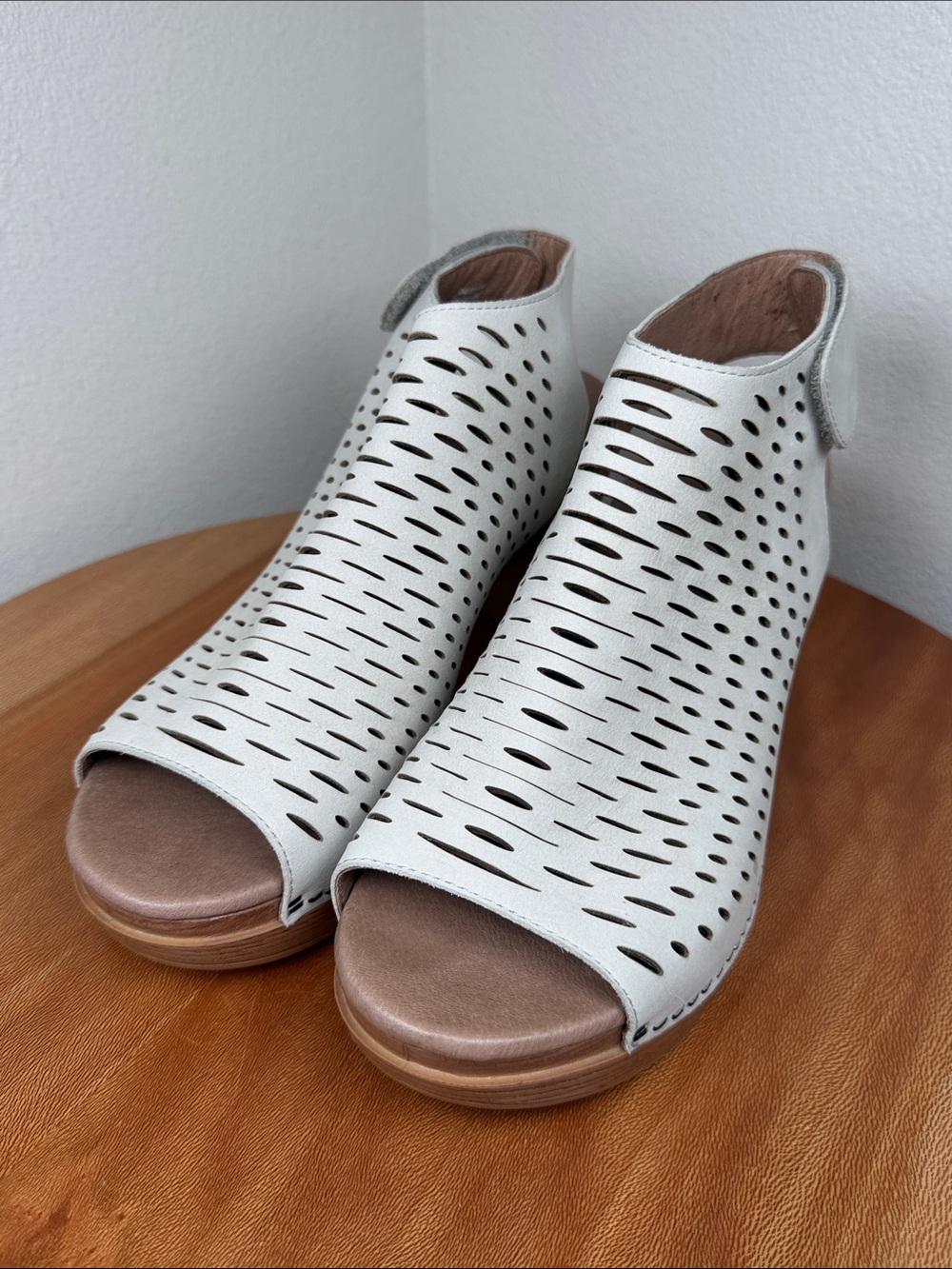 Dansko Danae Sandals Chunky Heeled Shoes Leather Oyster Light Gray Tan 39/8.5-9